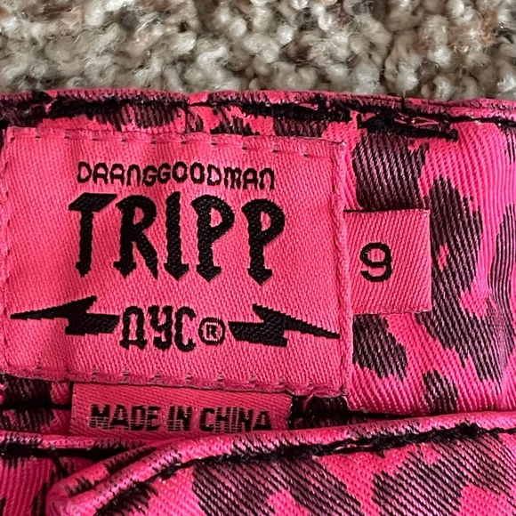 Tripp NYC Pink Animal Print Capri Pants, Size 9 Juniors - Picture 6 of 11